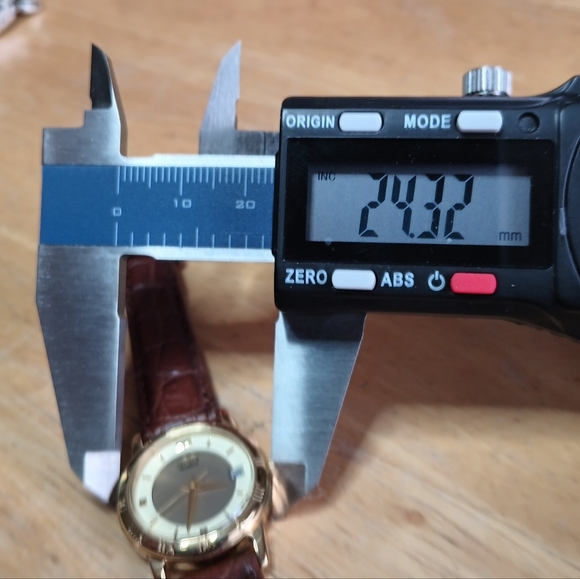 X Citizen 3 hand movement, with date, gold case 24mm Roman numerals around bezel - Picture 9 of 11